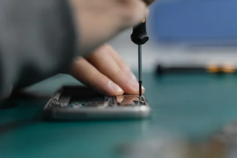 How AI Helps Phone Repair Technicians Diagnose and Fix Devices Faster