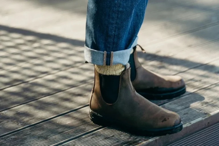 How to Cuff Jeans With Boots: A Simple Women’s Guide